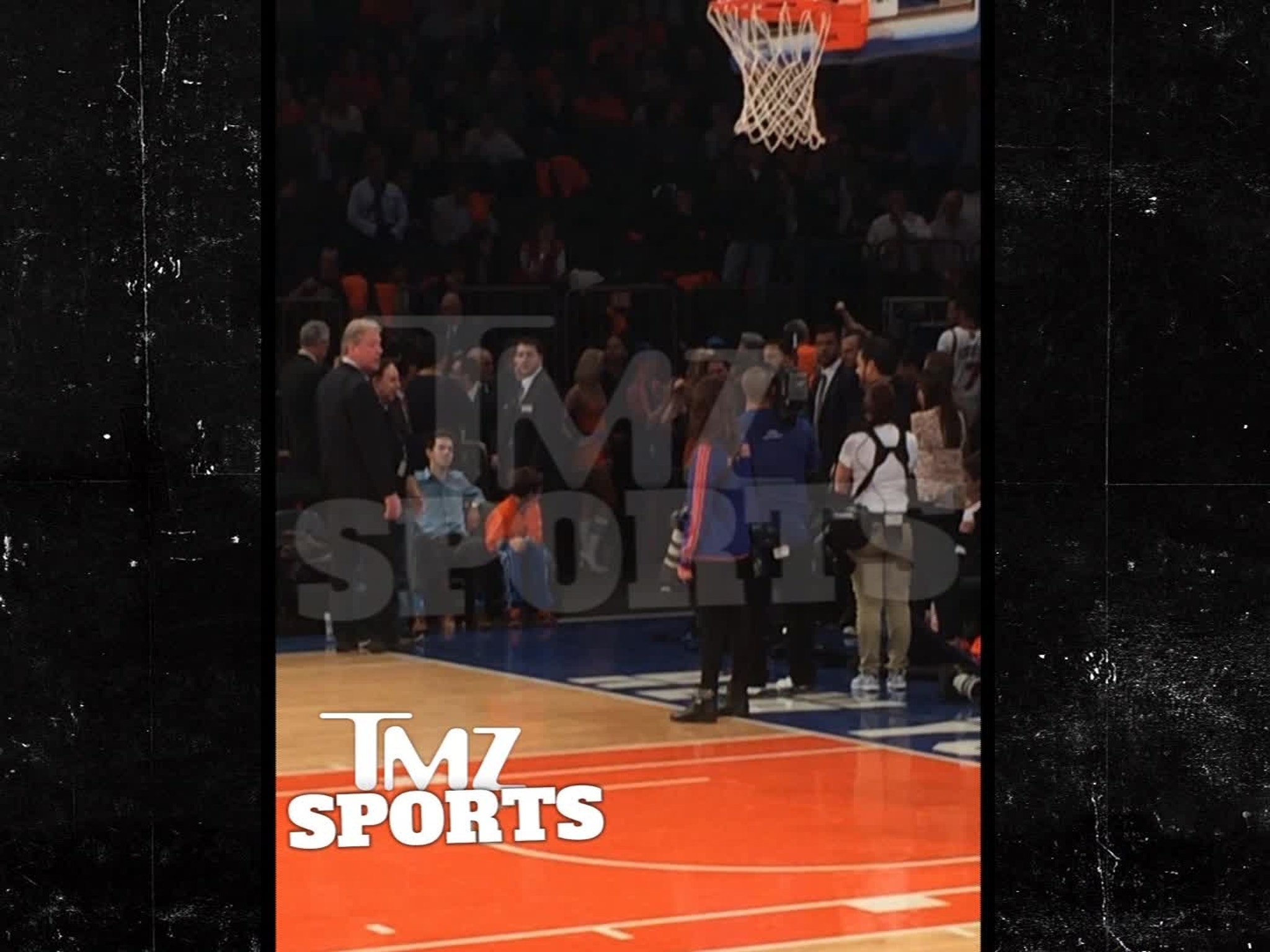 Download Cheer on the Knicks with 'The Garden' Wallpaper