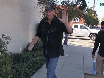 111915_blake_shelton_primary