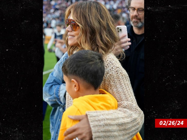halle berry and son maceo sub