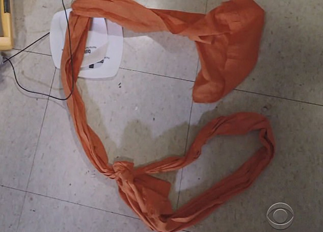 23029400-7855039-Another_noose_that_appeared_to_be_made_out_of_bed_sheets_was_fou-a-39_1578278000667