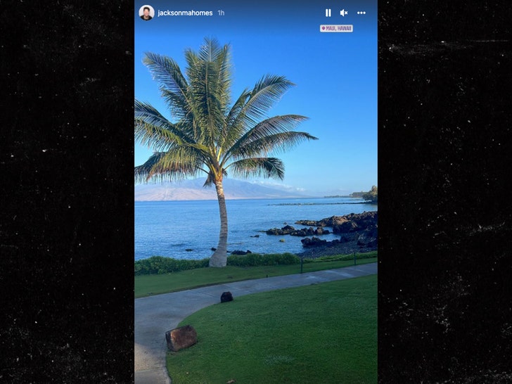 Patrick Mahomes Arrives In Hawaii For Wedding, Jackson's The Best Man!