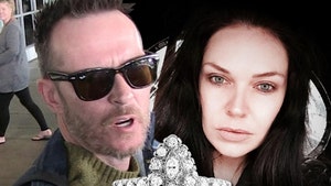 0816-scott-weiland-jamie-weiland-ring-TMZ-FACEBOOK-01