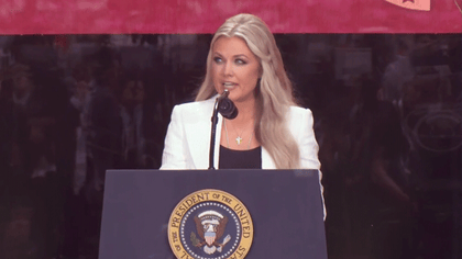 092125_charlie_kirk_memorial_erika_kirk_kal