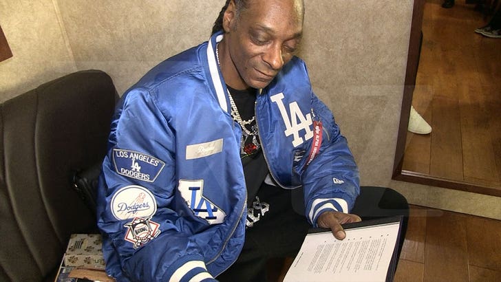 112025_snoop_dogg_book_kal