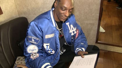 112025_snoop_dogg_book_kal