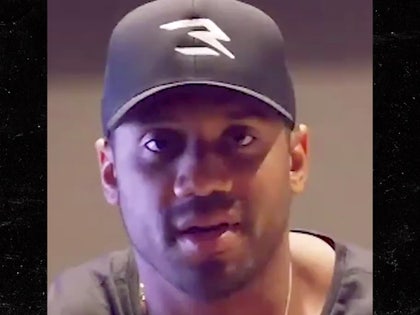 0825-russel-wilson-twitter-01