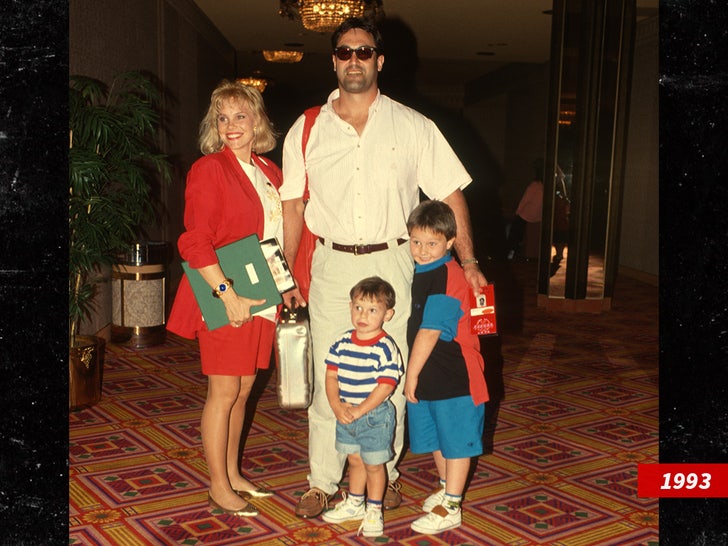 mike rotunda bo dallas bray wyatt sub getty swipe