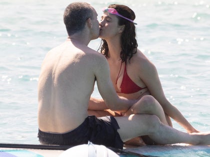 1104 Margaret-Qualley-and-Jack-Antonoff-Hawaii-PRIMARY