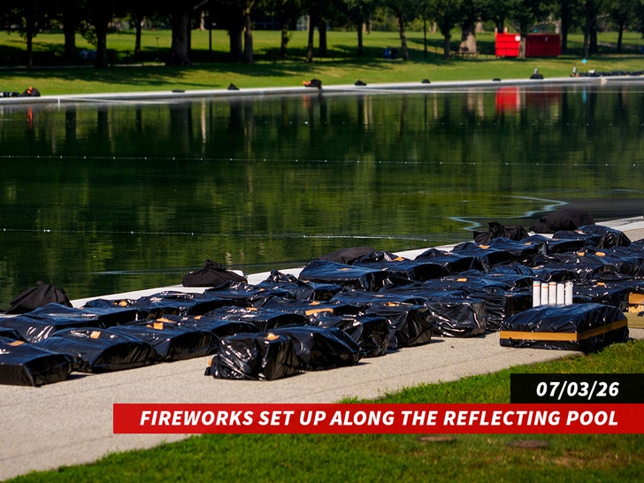 sub-fireworks-reflecting-pool-getty-1