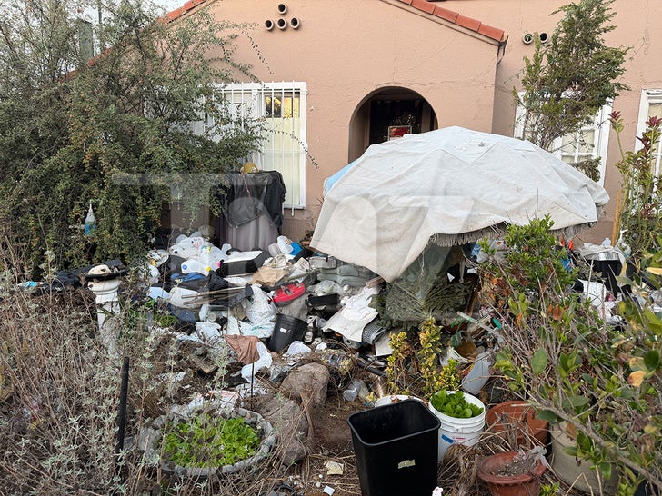 1007-Los-Angeles-Infamous-Trash-House-Sub1