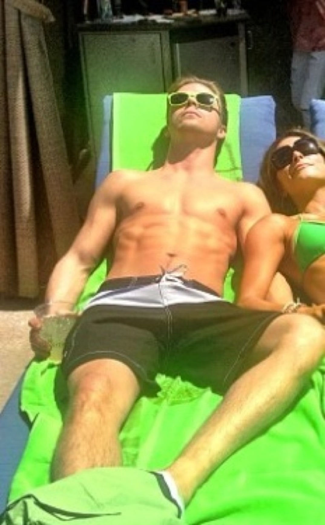 1206_derek_hough_shirtless23