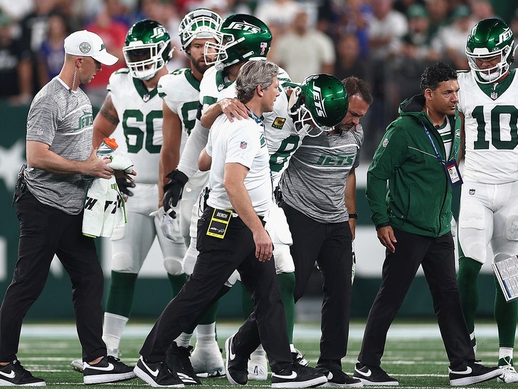 Patrick Mahomes Edits Tweet After Aaron Rodgers Injury in Jets Game