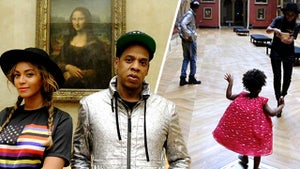 Jay Z and Beyonce -- Artfully Dodge Crowds in Paris