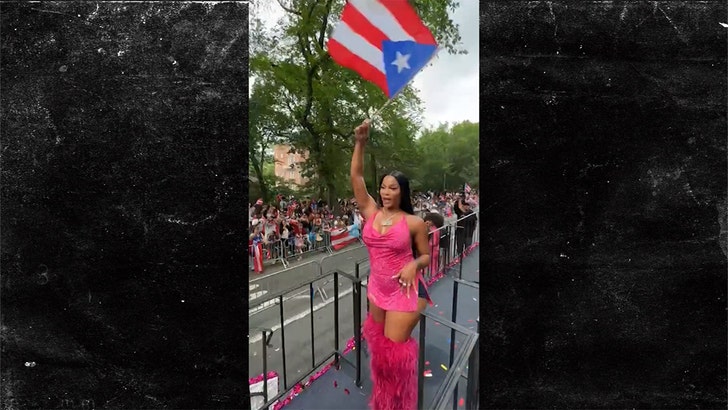 060925_joseline_hernandez_parade_kal