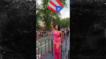 060925_joseline_hernandez_parade_kal
