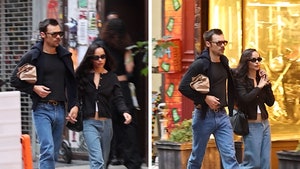 090625_harry_styles_zoe_kravitz_PRIMARY