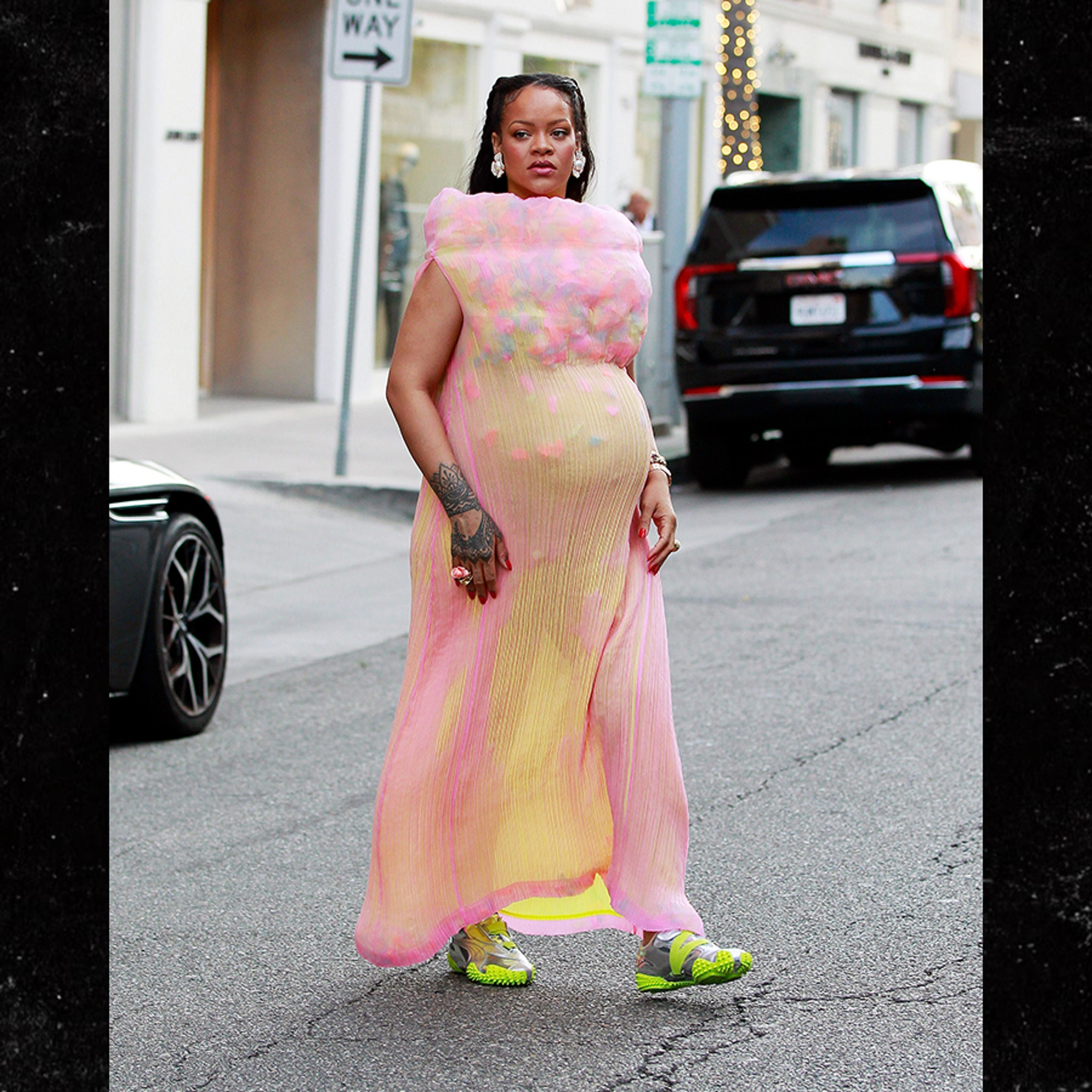 Rihanna Shows Off Baby Bump in Attention-Grabbing Outfit on L.A. Stroll