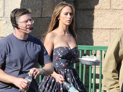 Jennifer Love Hewitt Clothes and Outfits, Page 11
