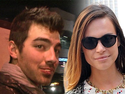 0321-joe-jonas-blanda-eggenschwiler