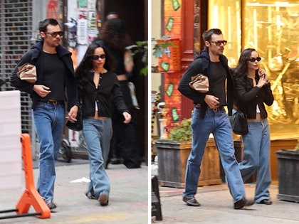 090625_harry_styles_zoe_kravitz_PRIMARY