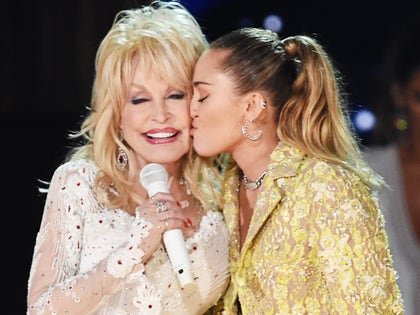 0826-Dolly-Parton-Miley-Cyrus-Together-PRIMARY