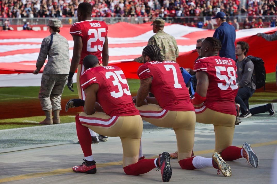 colin kaepernick kneeling football 49ers photos-06