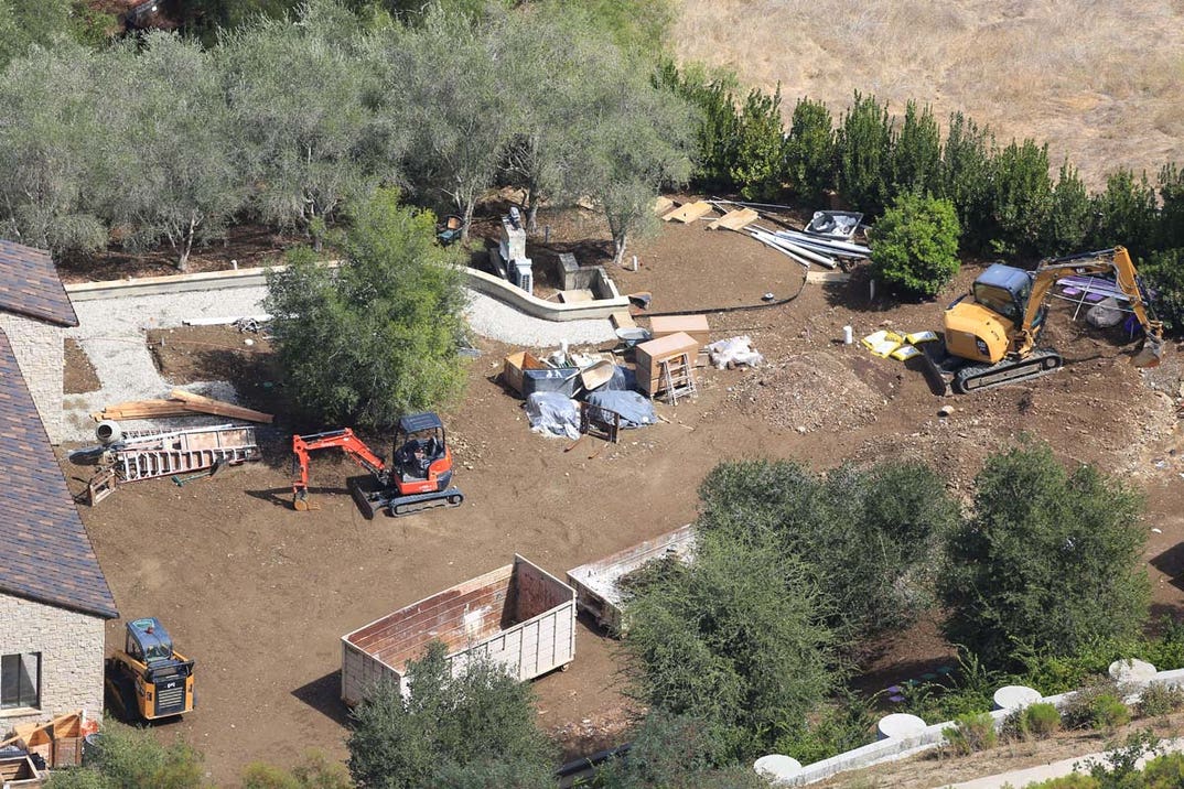 gallery x17_kylie_jenner_aerial_090726_32