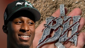 NY Jets Rookie Breece Hall Cops 'Beast' Chain, Welcome To NFL Gift!