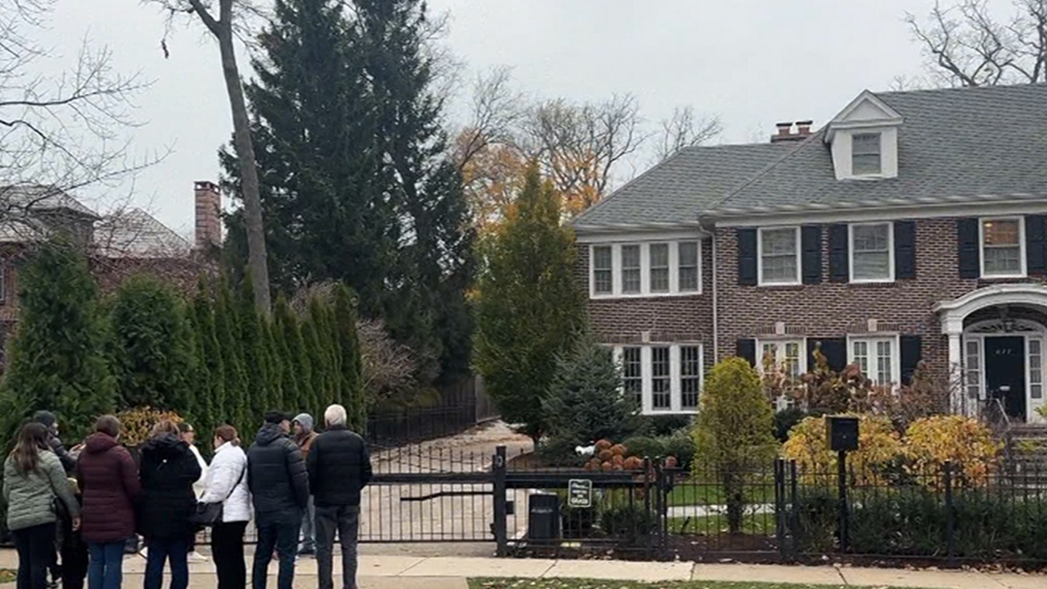 ‘Home Alone’ House Gets Police Presence, Still a Huge Holiday Draw