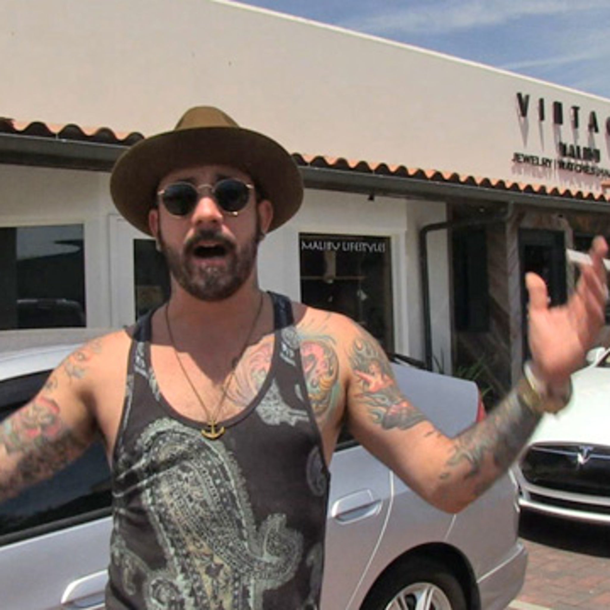 Backstreet Boys star AJ McLean and new wife flash their sparkling wedding  rings - Clemons Guadalupe's blog