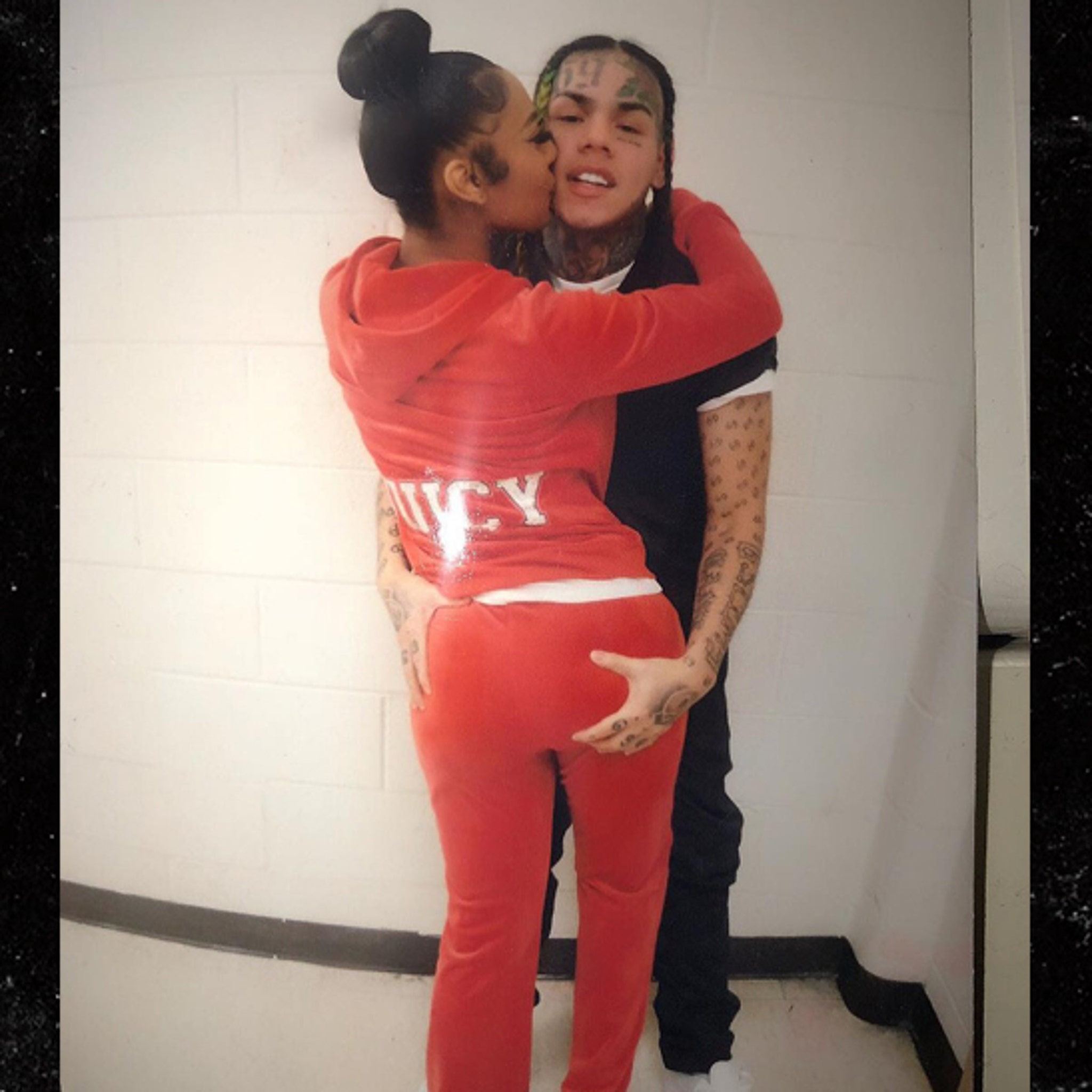 Tekashi 6ix9ine Gets Jail Visit From His Girlfriend, First Picture Behind  Bars