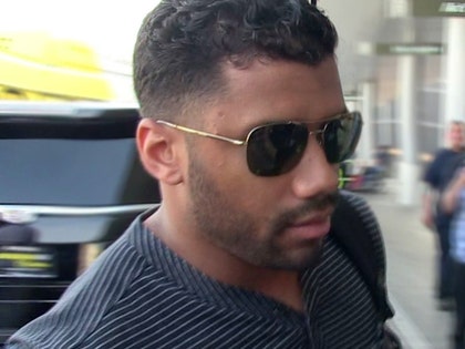 0327_russell-wilson_tmz