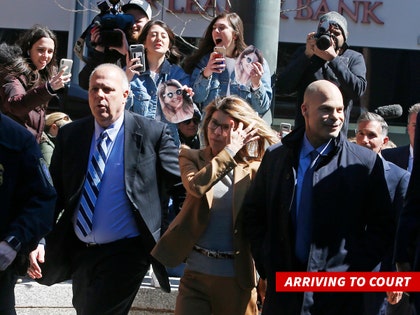 0403_lori-loughlin_arriving-to-court-getty