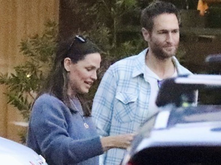 Jennifer Garner, John Miller’s Fun Date After Ben Affleck & Jennifer Lopez Split