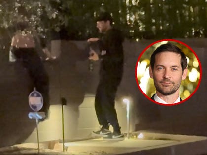 010925_tobey_maguire_primary