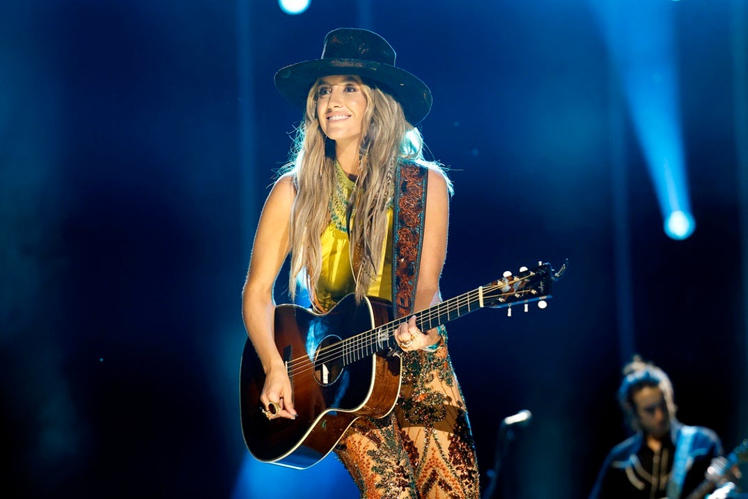 Lainey Wilson Performance Pics 4