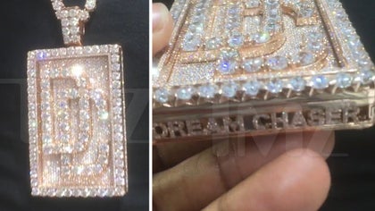 082216_meek_mill_chain_kal