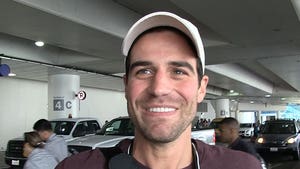 'Bachelor in Paradise' Star Grocery Store Joe Bats Away 'Grocery Store Bitch' Attack