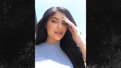 061819_kylie_jenner_kal