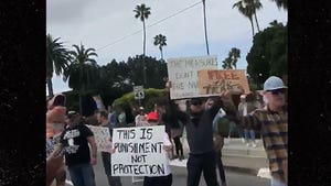 San Diego Protesters Demand Beaches be Reopened, Aubrey Huff Digs It