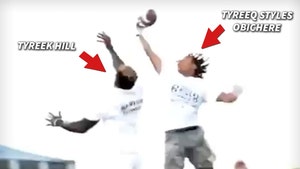 Tyreek Hill Gives Up Insane Catch To 10th Grader at Football Camp, Unreal Video!