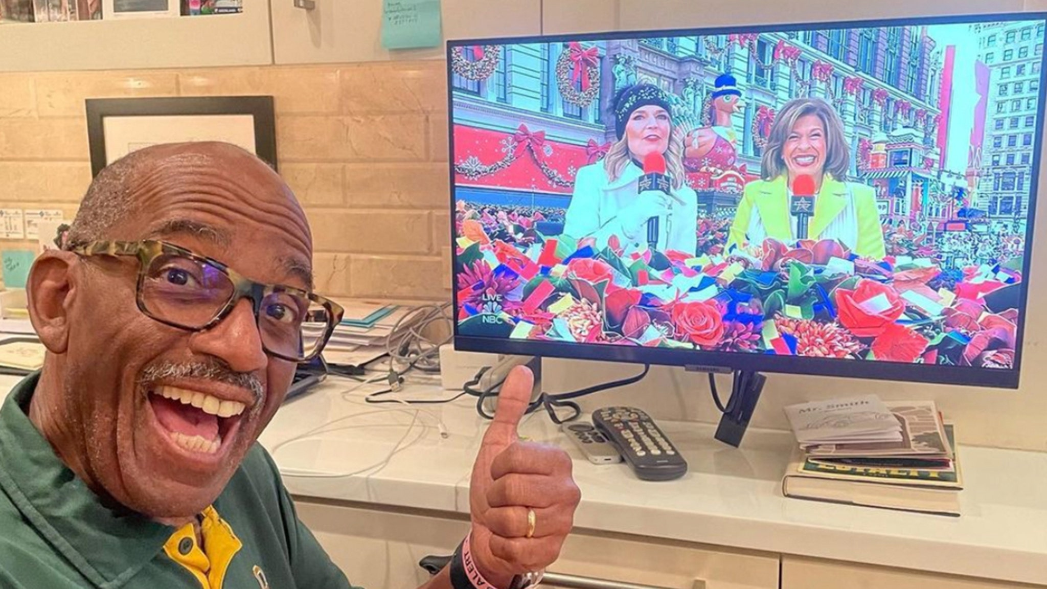 Al Roker se pierde el desfile del Día de Acción de Gracias y mira desde su casa después de la estadía en el hospital