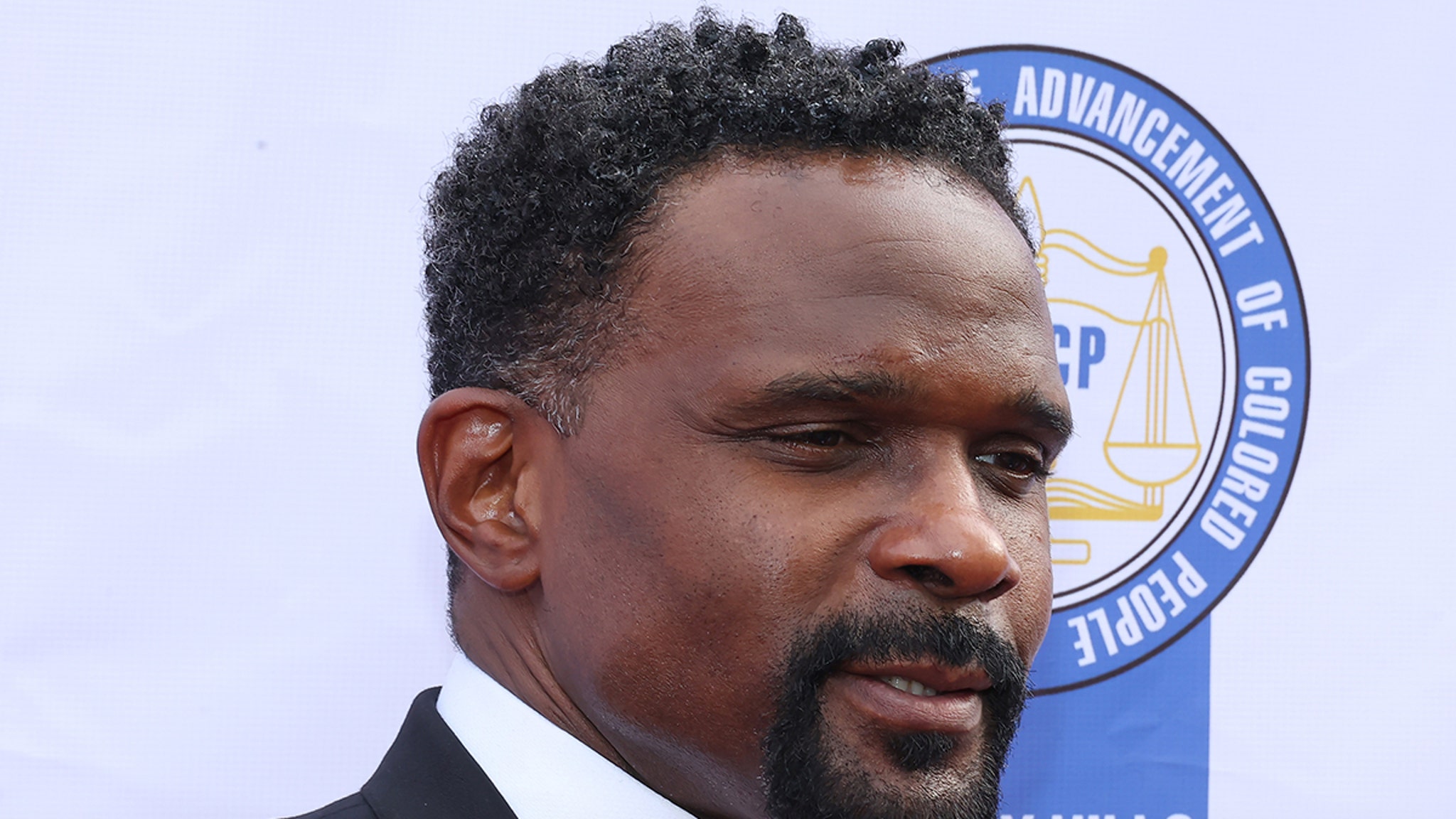 Darius McCrary, estrela de ‘Family Matters’, é libertado da prisão e extraditado para Michigan Darius McCrary, estrela de ‘Family Matters’, é libertado da prisão e extraditado para Michigan