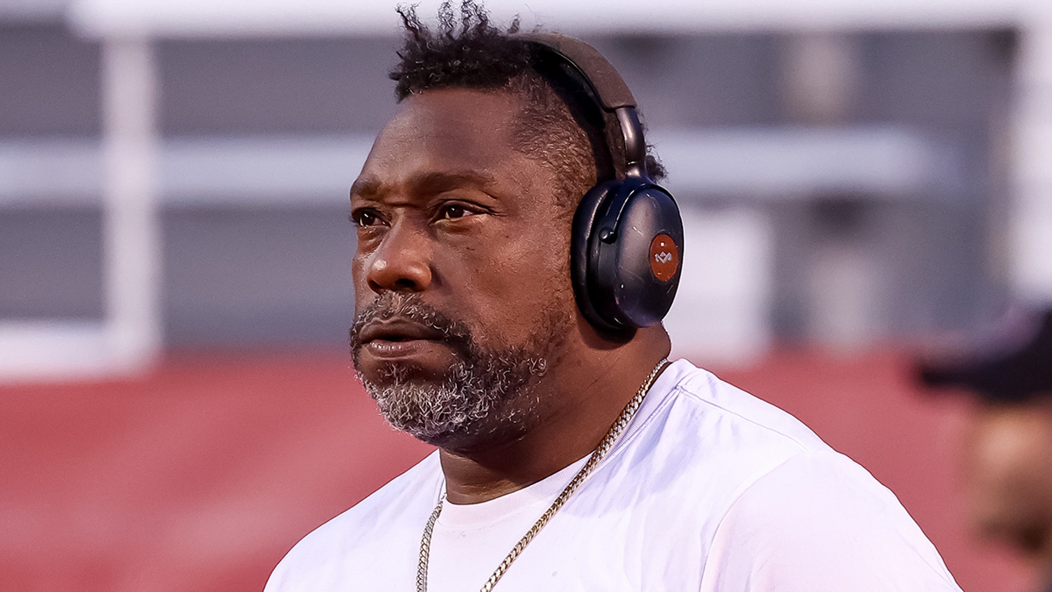Warren Sapp Dodges Battery Rap: Senior Living Shenanigans!