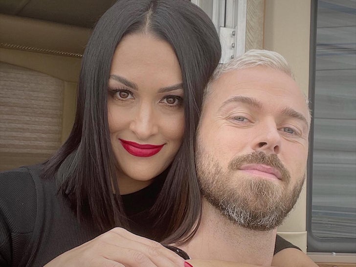 Artem Chigvintsev y Nikki Bella juntos