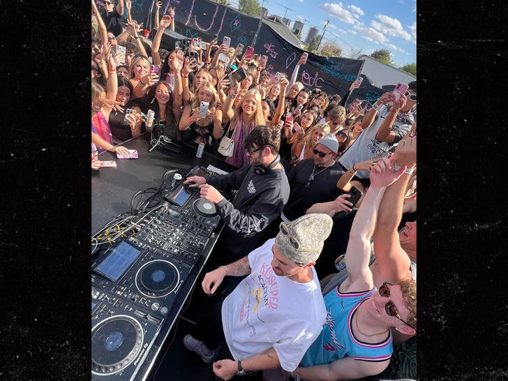 Chainsmokers-Coachella-Handout-1