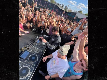 chainsmokers-coachella-handout-1