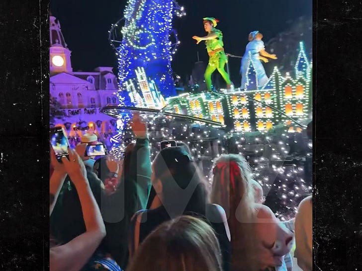 120425_disney_cpr_parade