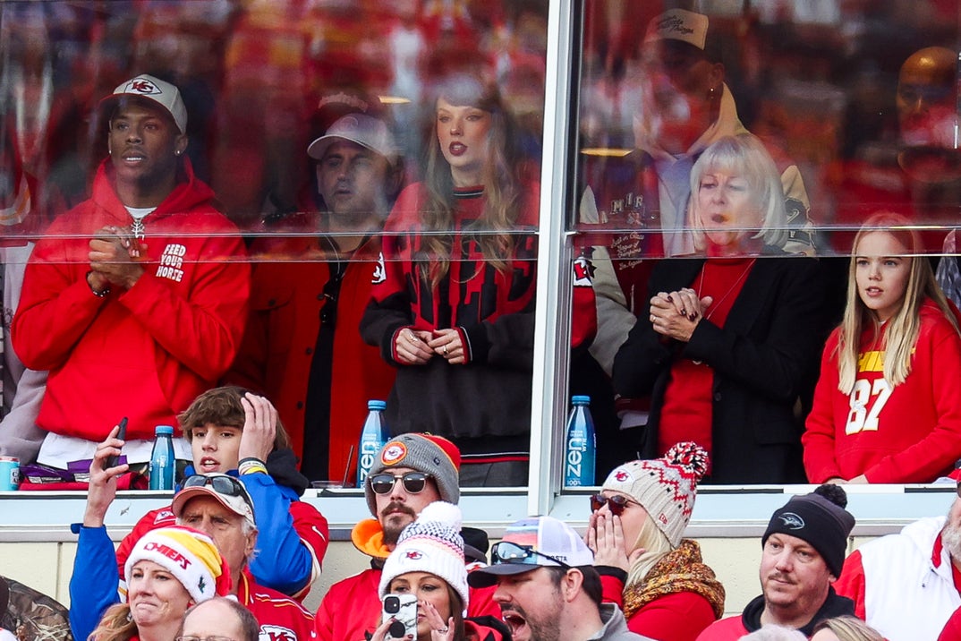 Taylor Swift at Chiefs vs. Bills10