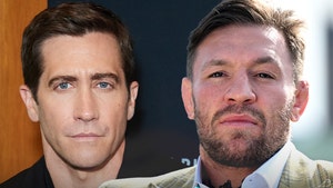 Jake Gyllenhaal dice que se cortó la mano en una escena de pelea con Conor McGregor